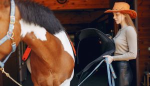 Cómo ensillar un caballo